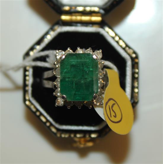 14ct emerald & diamond ring